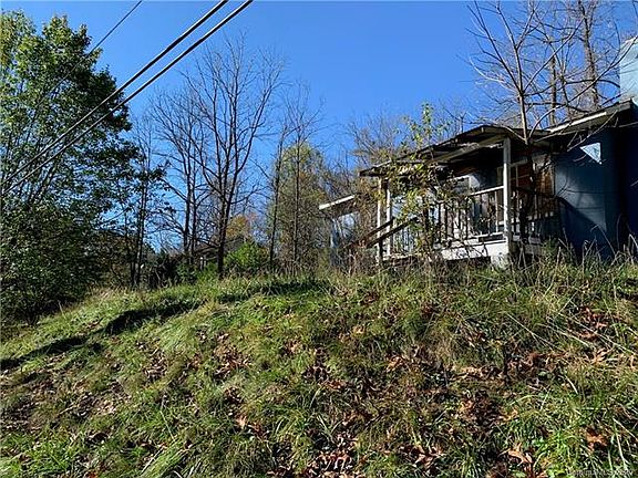 5th image of 19 Robert Clayton Dr