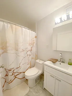 Rented by City Connections Realty | media 18