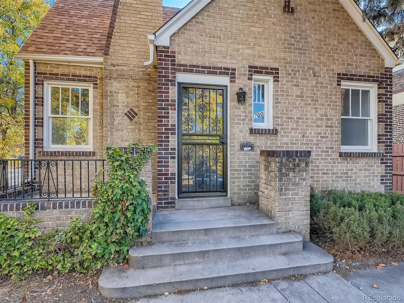 3 bed, 2.0 bath, 2530 sqft, $3,845 — Photo 1