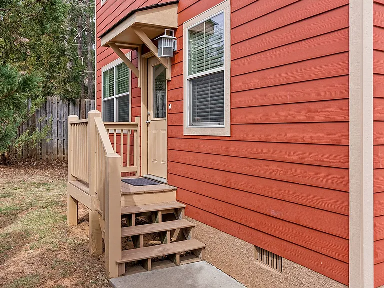 8 Thurland Ave — Photo 31