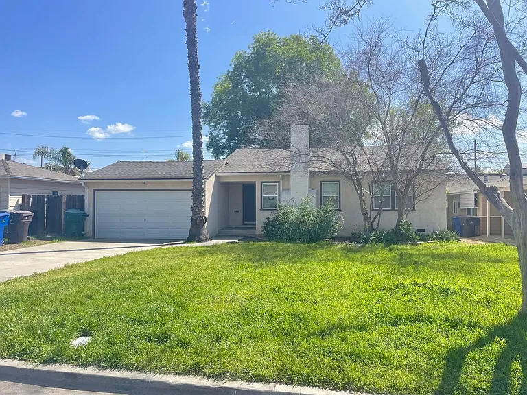 4594 Gardena Dr — Photo 1