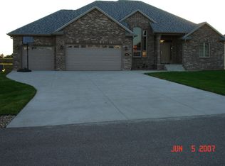 5014 Sweet Water Cir, Waterloo, IA 50701