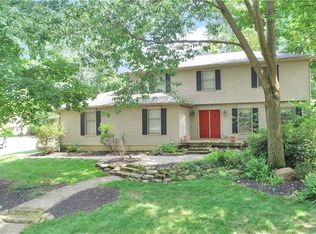 20287 Sandalwood Ln, Strongsville, OH