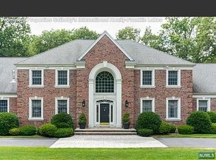 720 Ashmont Rd, Franklin Lakes, NJ 07417