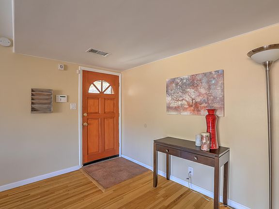 2nd image of 2818 San Pedro Dr NE