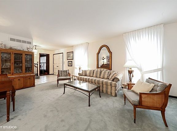 3rd image of 7925 Winter Circle Dr