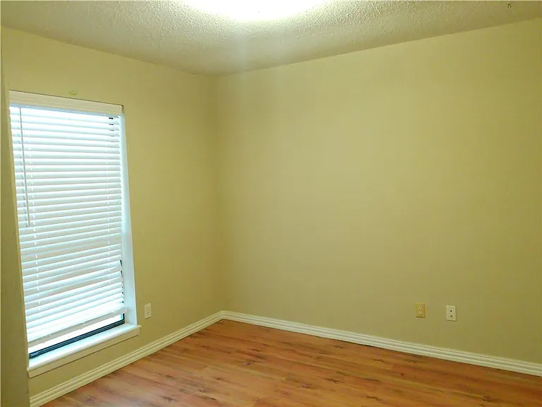 538 Vega Dr — Photo 8