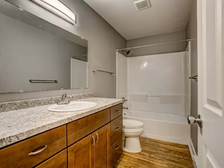 Cimarron Square Apartments — Photo 9