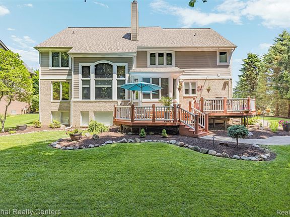 4th image of 4577 Darlene Dr