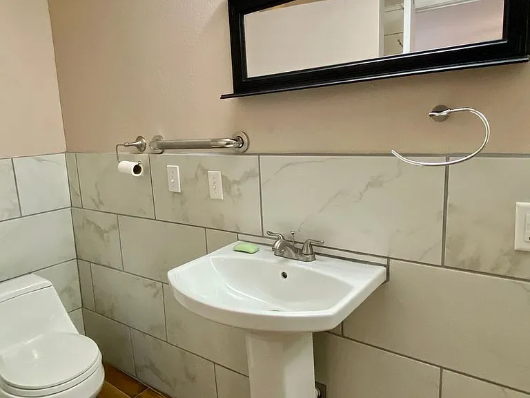 1411 Hampton Dr — Photo 19