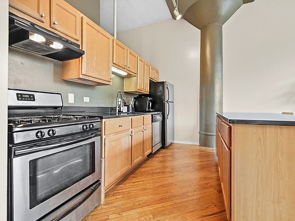 3rd image of 1801 W Larchmont Ave APT 214
