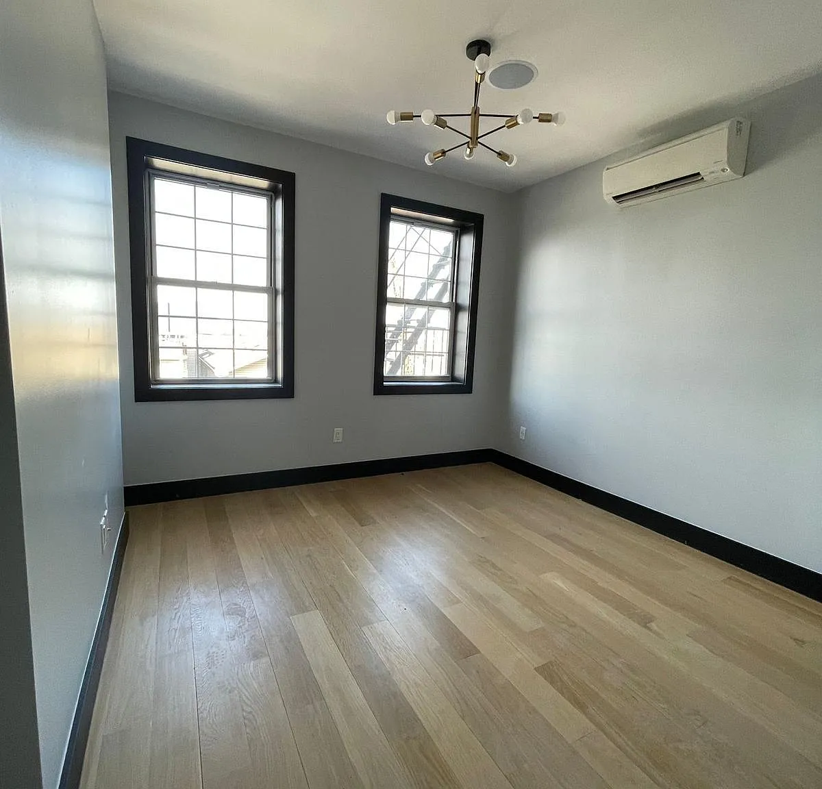2 bed, 800 sqft, $2,700 — Photo 2