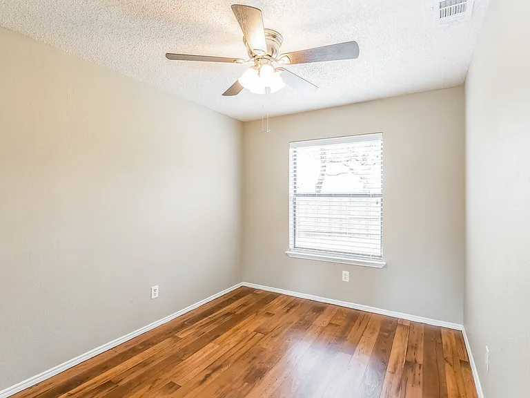 1513 Longshadow Ln — Photo 7