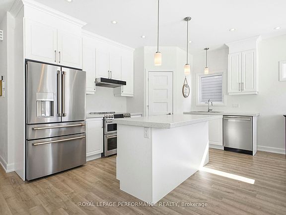 5th image of 934 Chablis Cres