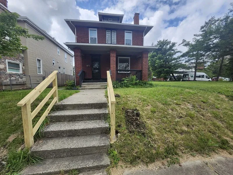 4 bed, 1746 sqft, $2,000 — Photo 4