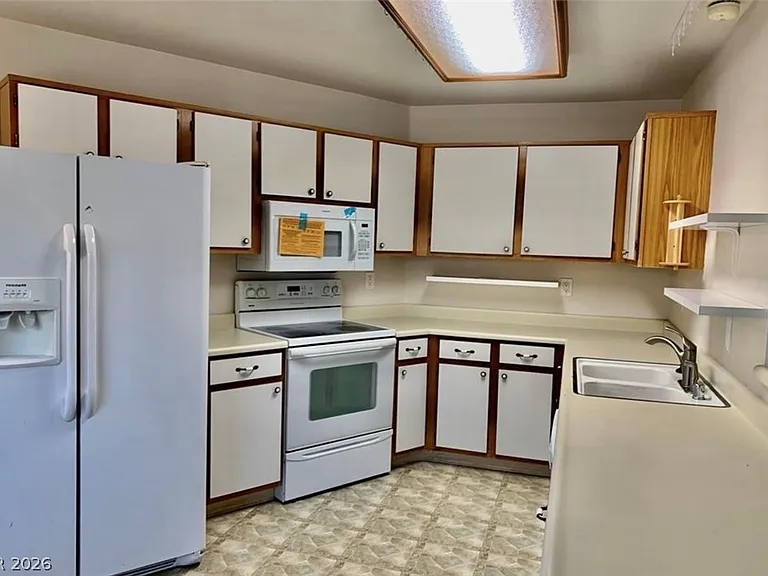 5061 Pioneer Ave #202 — Photo 7