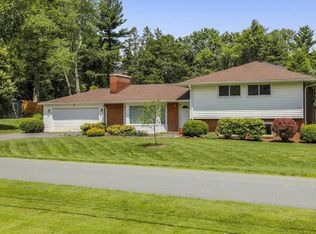 9401 Rosehill Dr, Bethesda, MD 20817