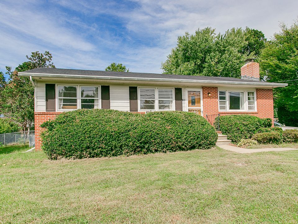 1st image of 106 Carroll Dr