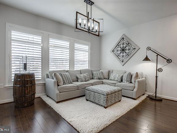 4th image of 3988 Norton Pl