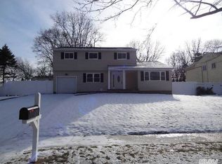 18 Stanwich Rd, Smithtown, NY 11787