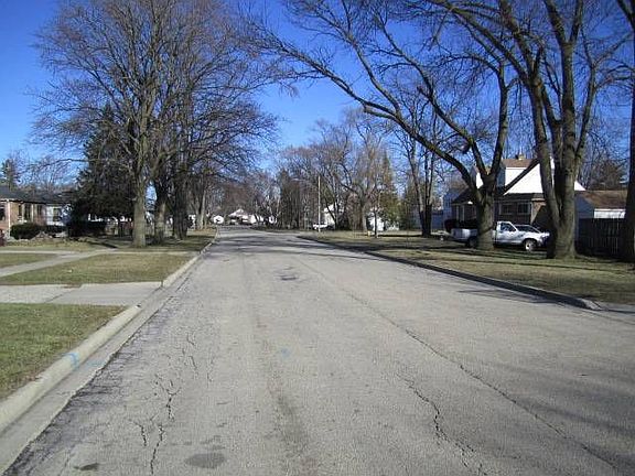 2nd image of 2114 W Crescent Ave