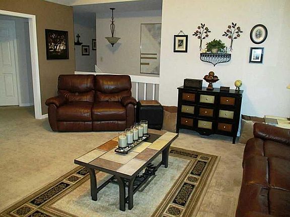 4th image of 2156 Foxglove Dr
