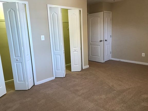 5th image of 302 S Chesire Ct