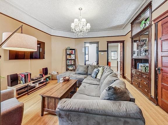 4th image of 3136 N Kenmore Ave APT 1