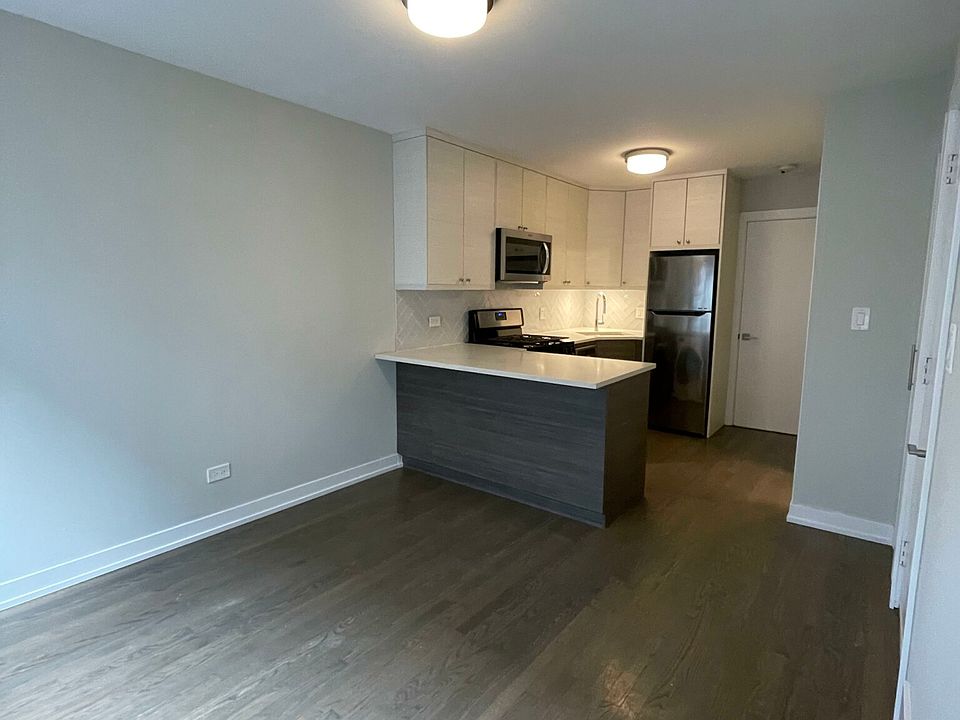 2nd image of 5952-5960 N Winthrop Ave #60-3W