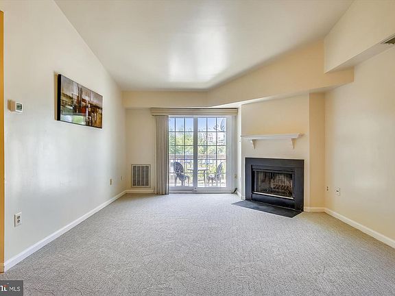 4th image of 6919J Victoria Dr