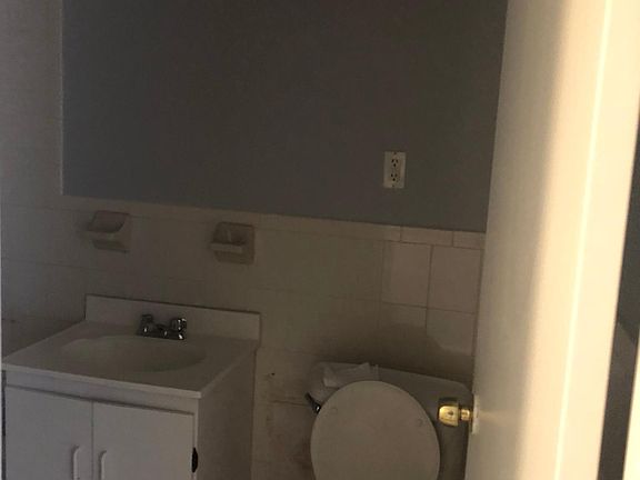 4th image of 813 E 225th St APT 2