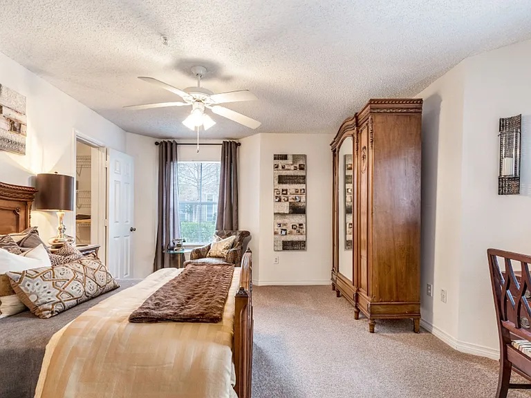 Lakes of Chateau Estates South — Photo 9