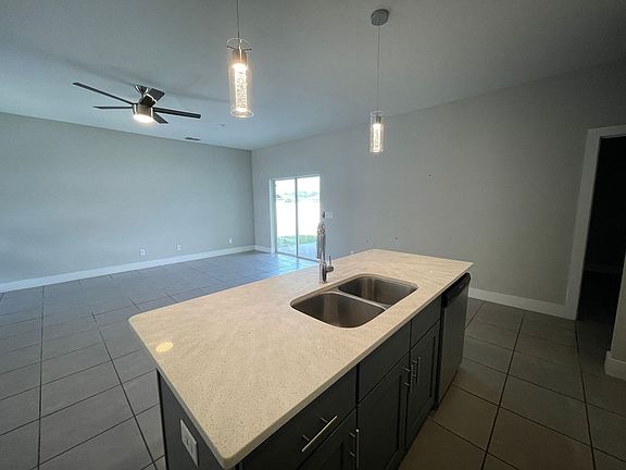 5th image of 144 Zinnia Ln W