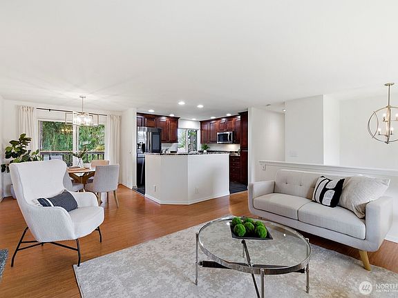 5th image of 927 217th Street SW