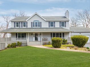 9 Laurel Pl, Bayville, NY 11709