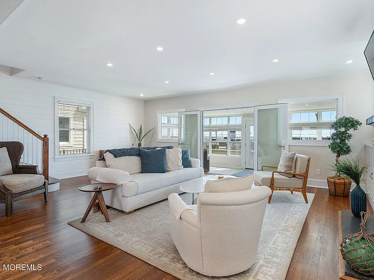 305 Ocean Ave — Photo 9
