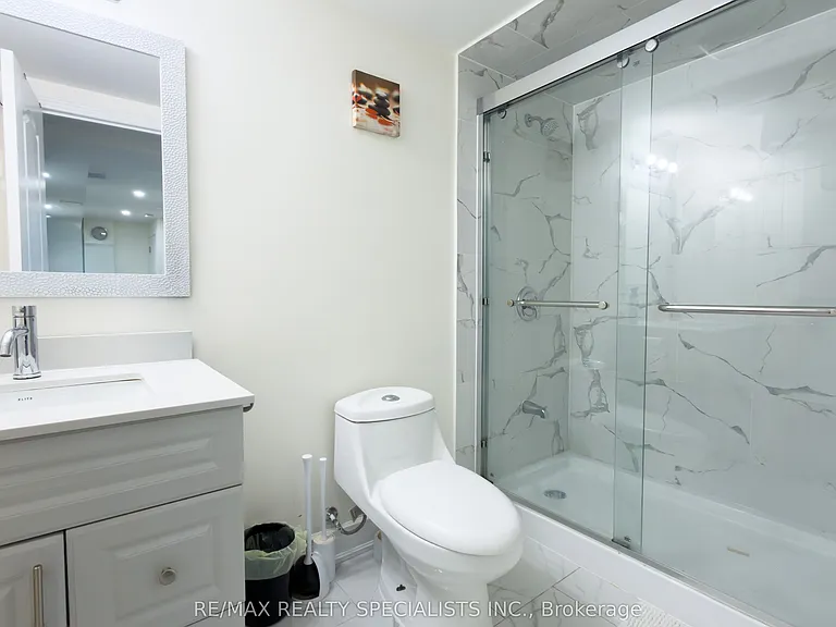 602 Queen Mary Dr #LOWER — Photo 8