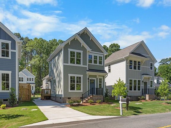 3rd image of 2805 A Fawn Ave