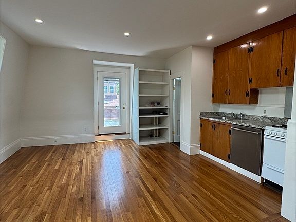 4th image of 80 Chestnut St APT 5C