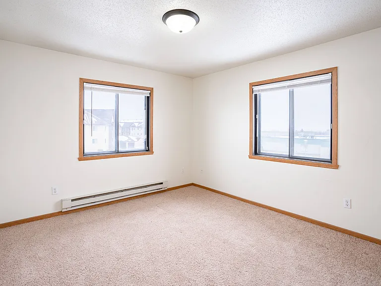 Fargo, ND Somerset Apartments | 22A | Bedroom