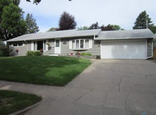 2009 S Cardinal Dr, Sioux Falls, SD 57105