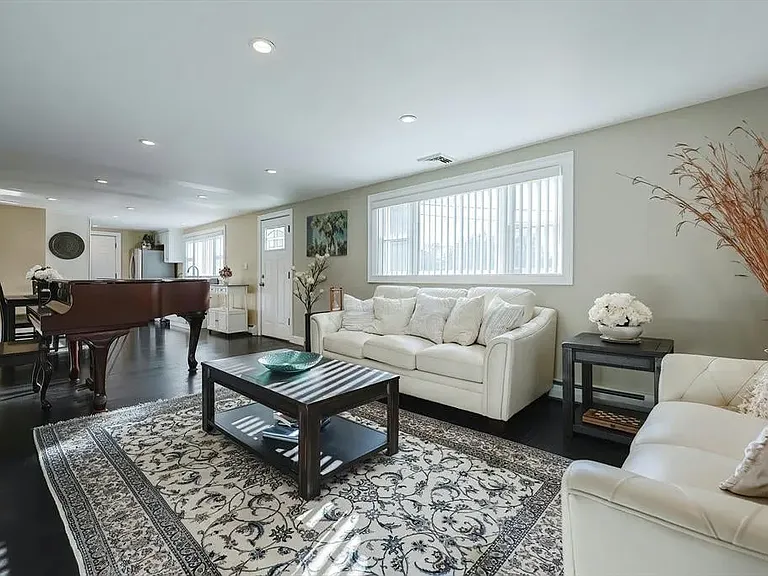 44 S Bedford St — Photo 5