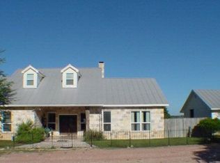 901 Funf Kinder Rd, Fredericksburg, TX 78624