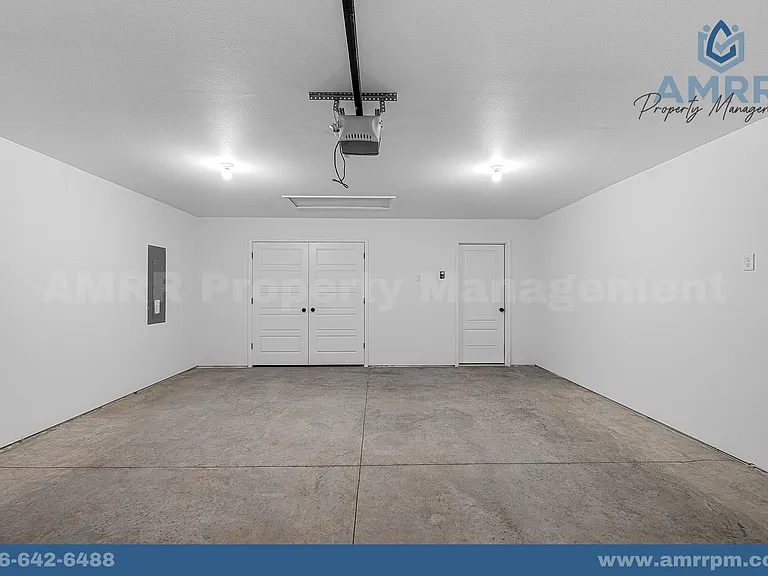 125 SW Vicki St — Photo 8
