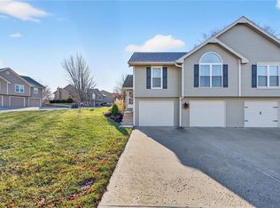 515 E 7th St, Kearney, MO 64060