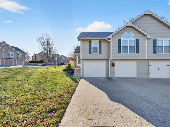 515 E 7th St, Kearney, MO 64060