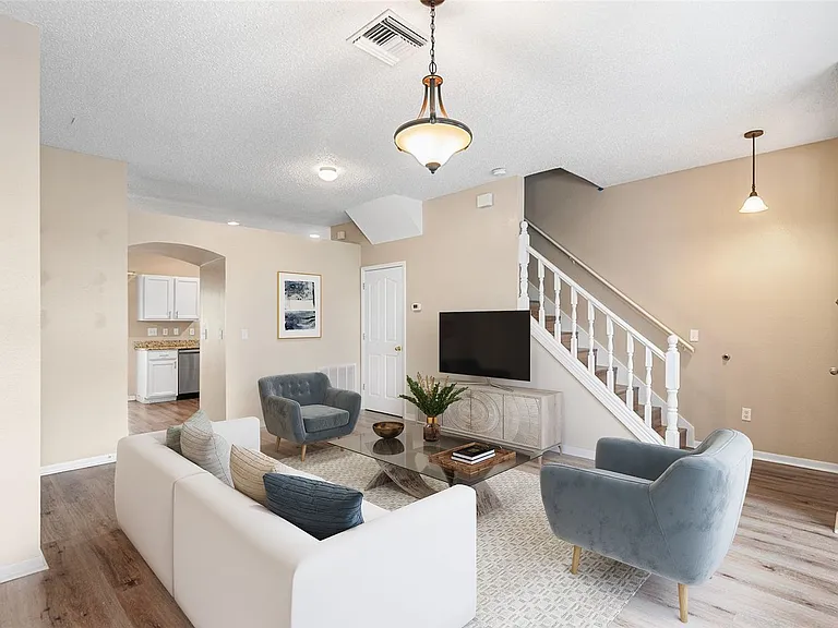 10114 Farmingdale Pl — Photo 2
