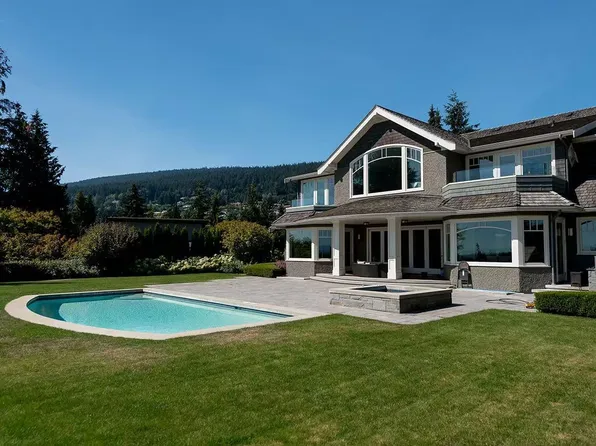 1028 Groveland Pl, West Vancouver, BC V7S 1Z5