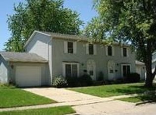 208 Chamberlain Dr, Dekalb, IL 60115