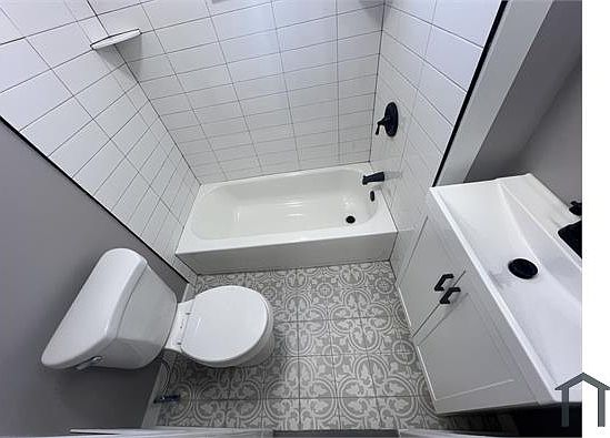 4th image of 1018 W 8th St